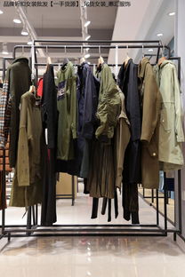 紫色动物图案中老年服装市场 批发商机与消费新趋势